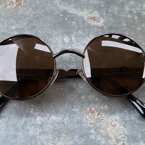 Women's Seraphin Round Sunglasses w/ original case - Picture 2 of 4